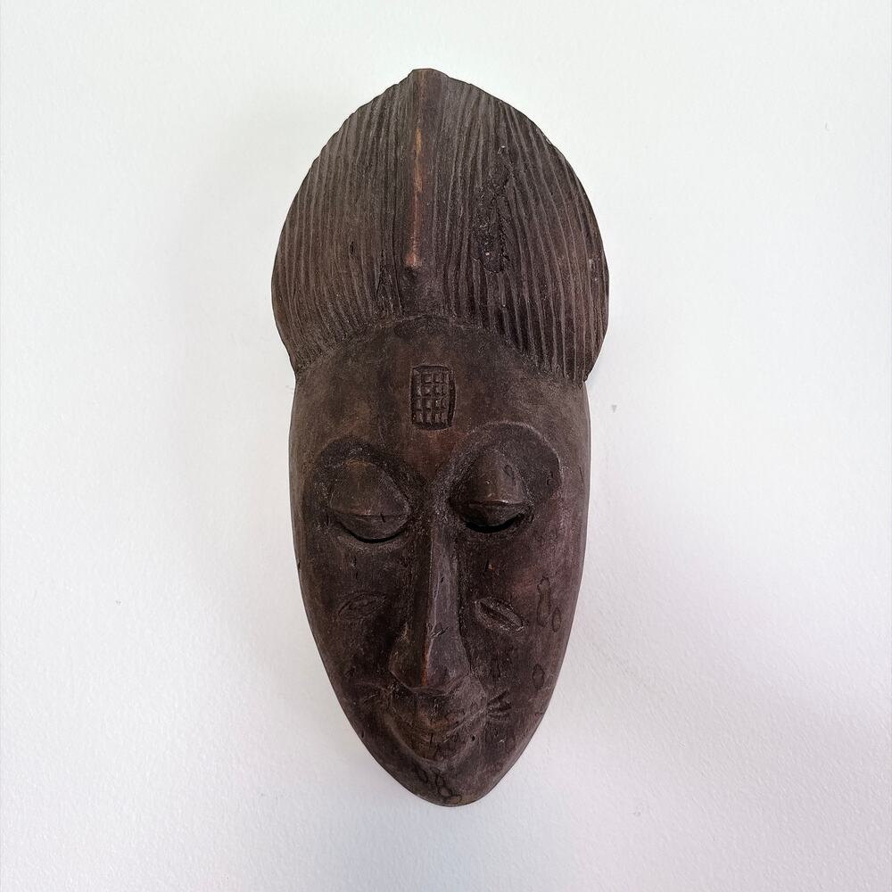 HAND-CARVED AFRICAN WOODEN BAULE PORTRAIT MASK WALL HANGING MBLO COTE D'IVOIRE